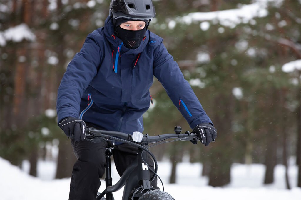 Talvipyöräilyssä on hyvä ottaa huomion pukeutuminen. 