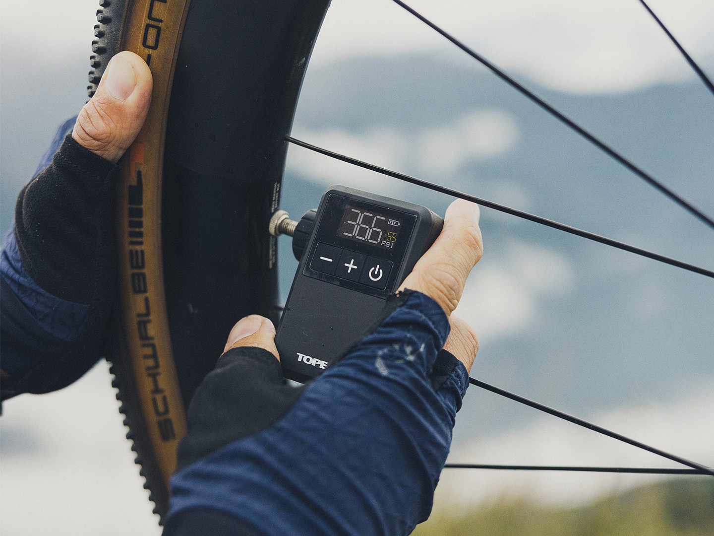 Topeak E-Booster Digital Mini pumppu